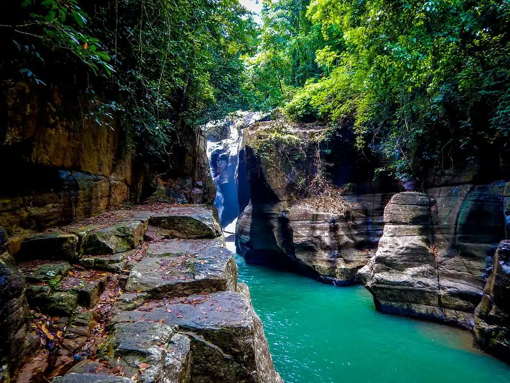 Amazing Cunca Wulang waterfall with bintang Komodo Tours
