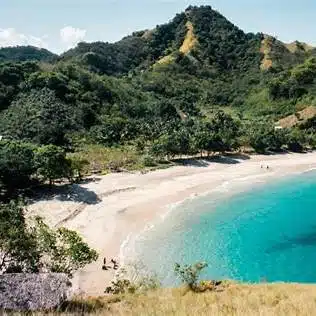 Komodo_beach_bintang_komodo_tours