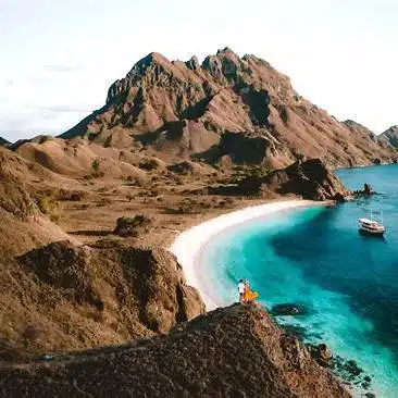 Padar-island-bintang-komodo-tours