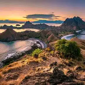 sunset-padar-island-bintang-komodo-tours